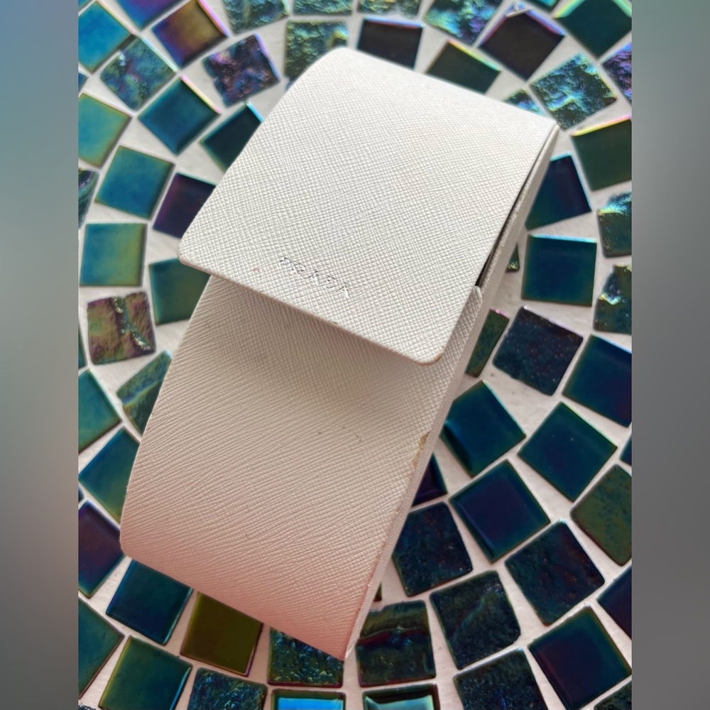 Authentic Prada Brown Tortoiseshell Cat-Eye Sunglasses
Luxury designer glasses - Picture 6 of 10